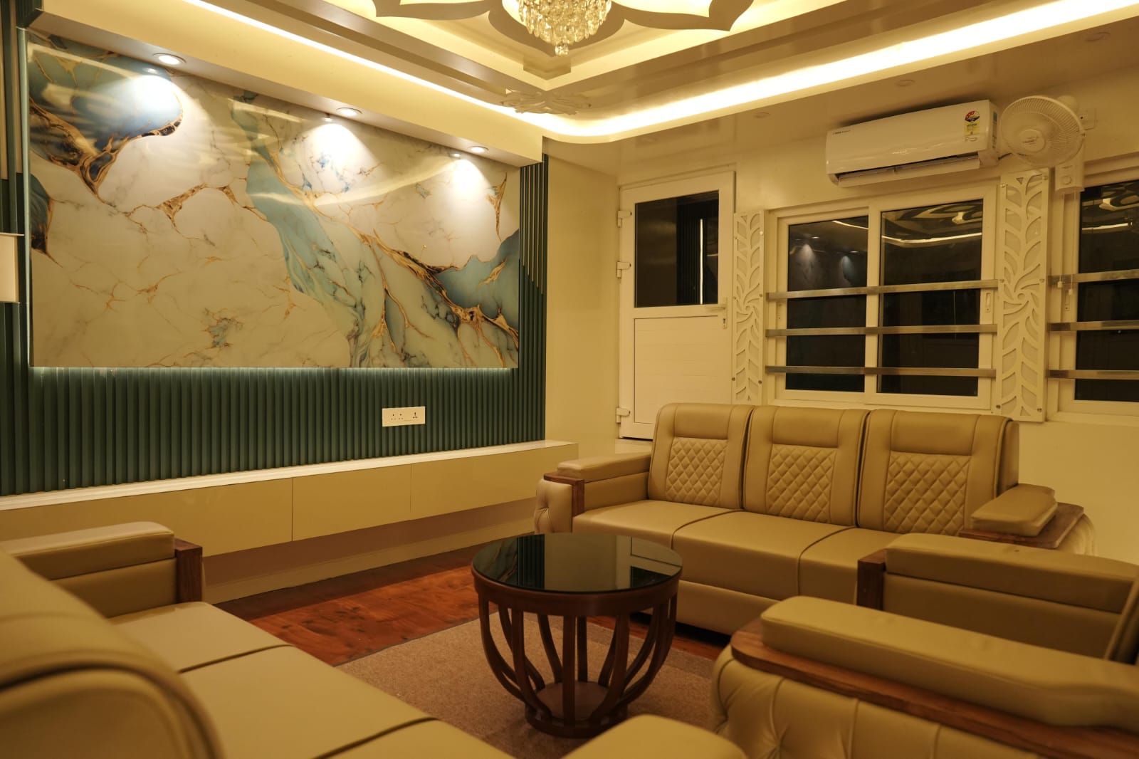 Luxury 5 Bedroom Houseboat
