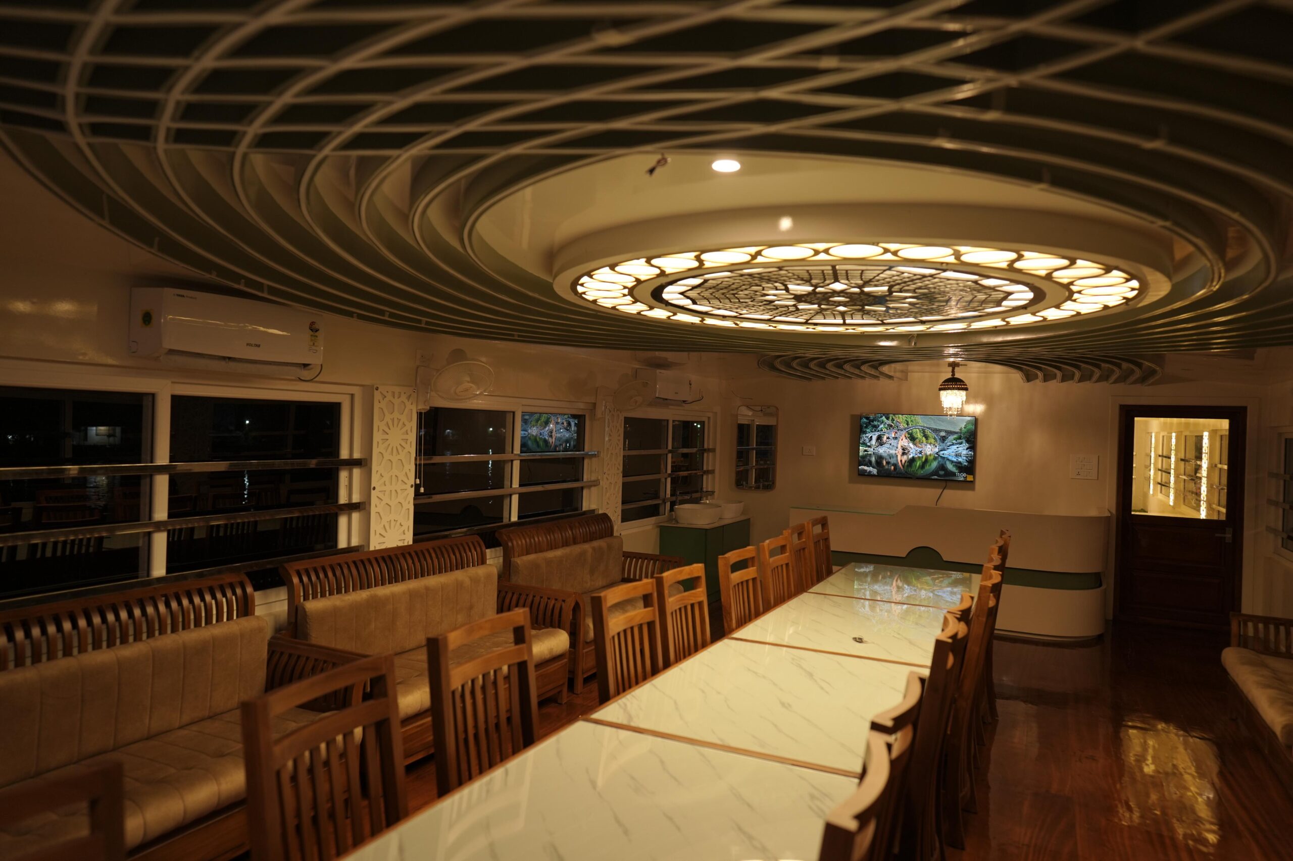 Five Bedroom Premium Houseboat with upper deck KINGS05
