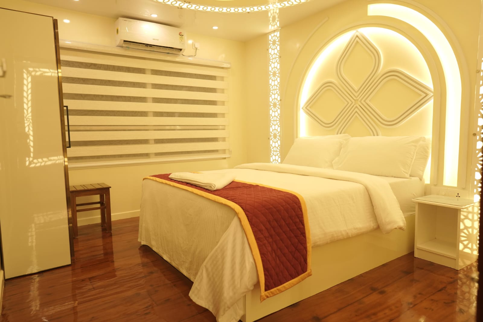 Premium 5 bedroom boathouse kerala