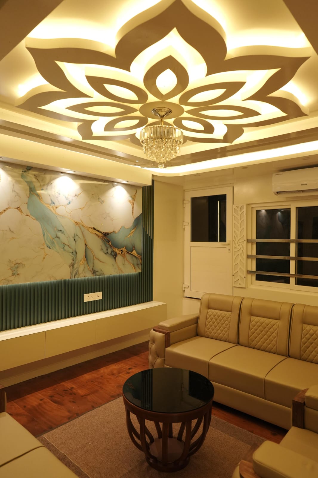 Five Bedroom Premium Houseboat with upper deck KINGS05