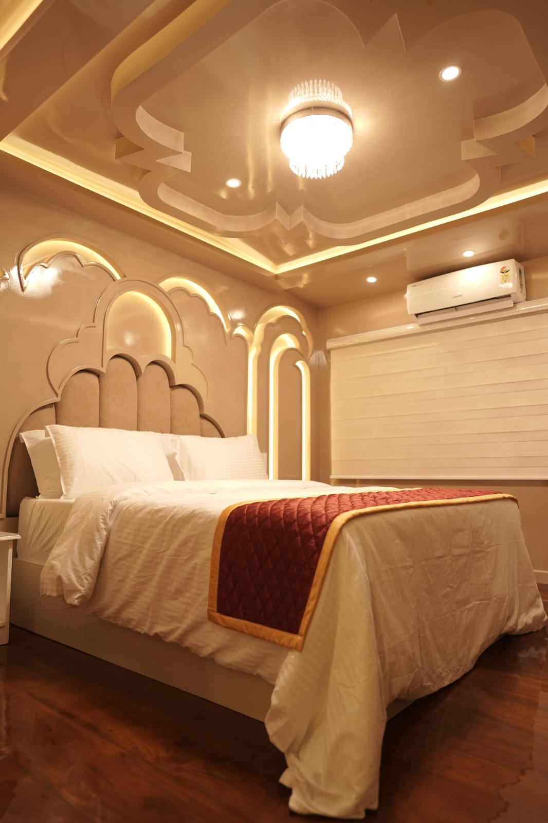 5 Bedroom Boathouse Premium