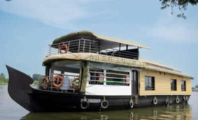 Three Bedroom Deluxe Houseboat with upper deck BNU03U