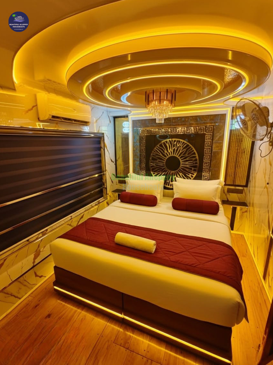 Beautiful bedroom in a 1 bedroom premium ac houseboat in alleppey