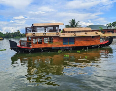 One Bedroom Premium Houseboat with Upper Deck Hbcode: FIYS01