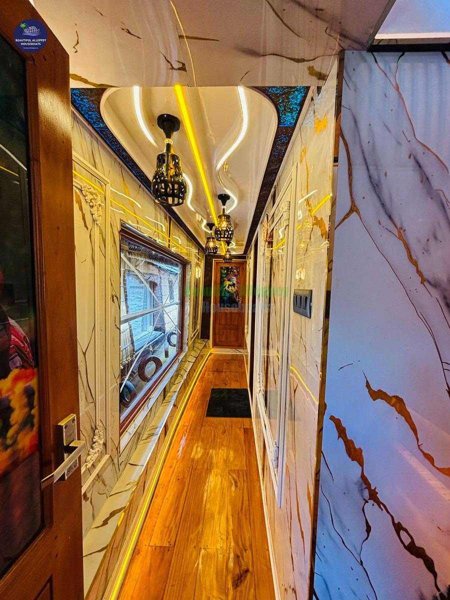 Premium 1 bedroom houseboat in alleppey for honeymoon